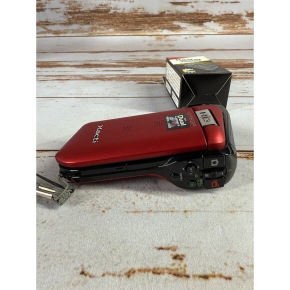 Sanyo Xacti CG10 Red – 10MP HD Camcorder, 5x Zoom, Charger - Picture 3 of 7